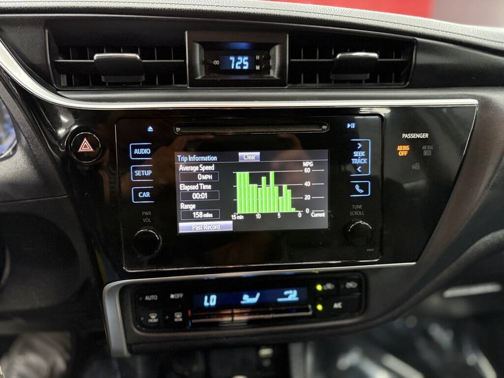 Used 2017 Toyota Corolla LE FWD image 17