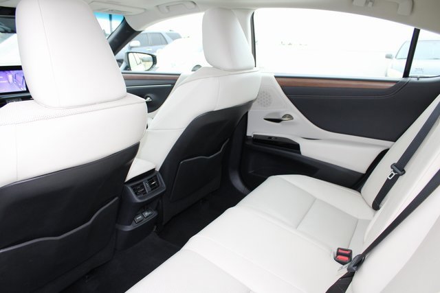Certified 2025 Lexus ES 300h w/ Premium Package image 9
