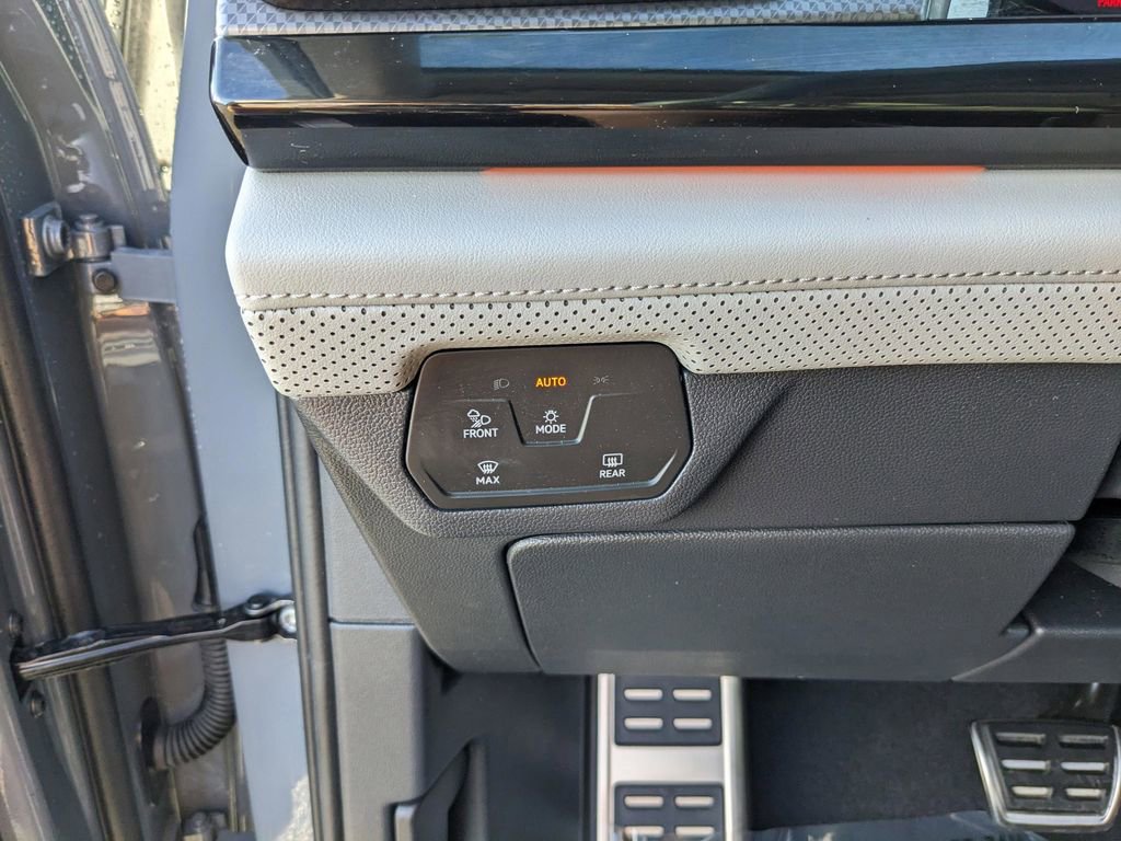 Certified 2025 Volkswagen Atlas Peak Edition SE AWD/4WD image 26