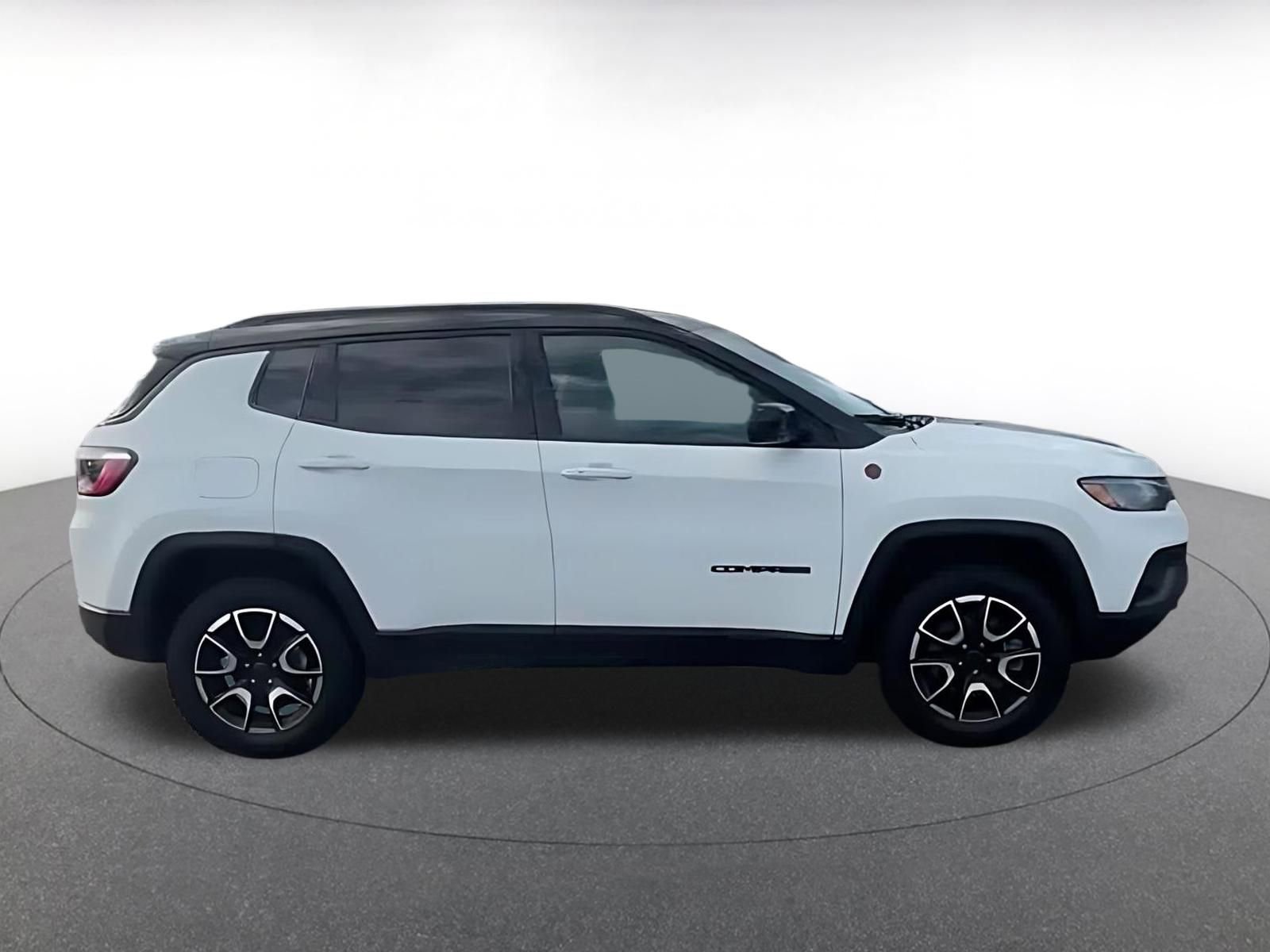 Used 2025 Jeep Compass Trailhawk image 10