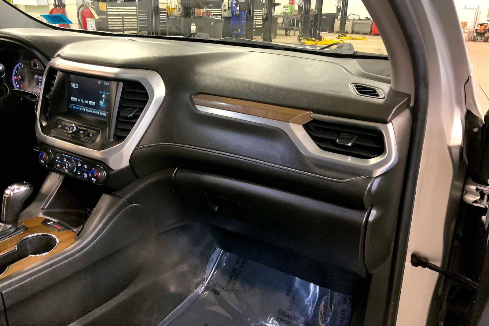 Used 2018 GMC Acadia SLE image 18