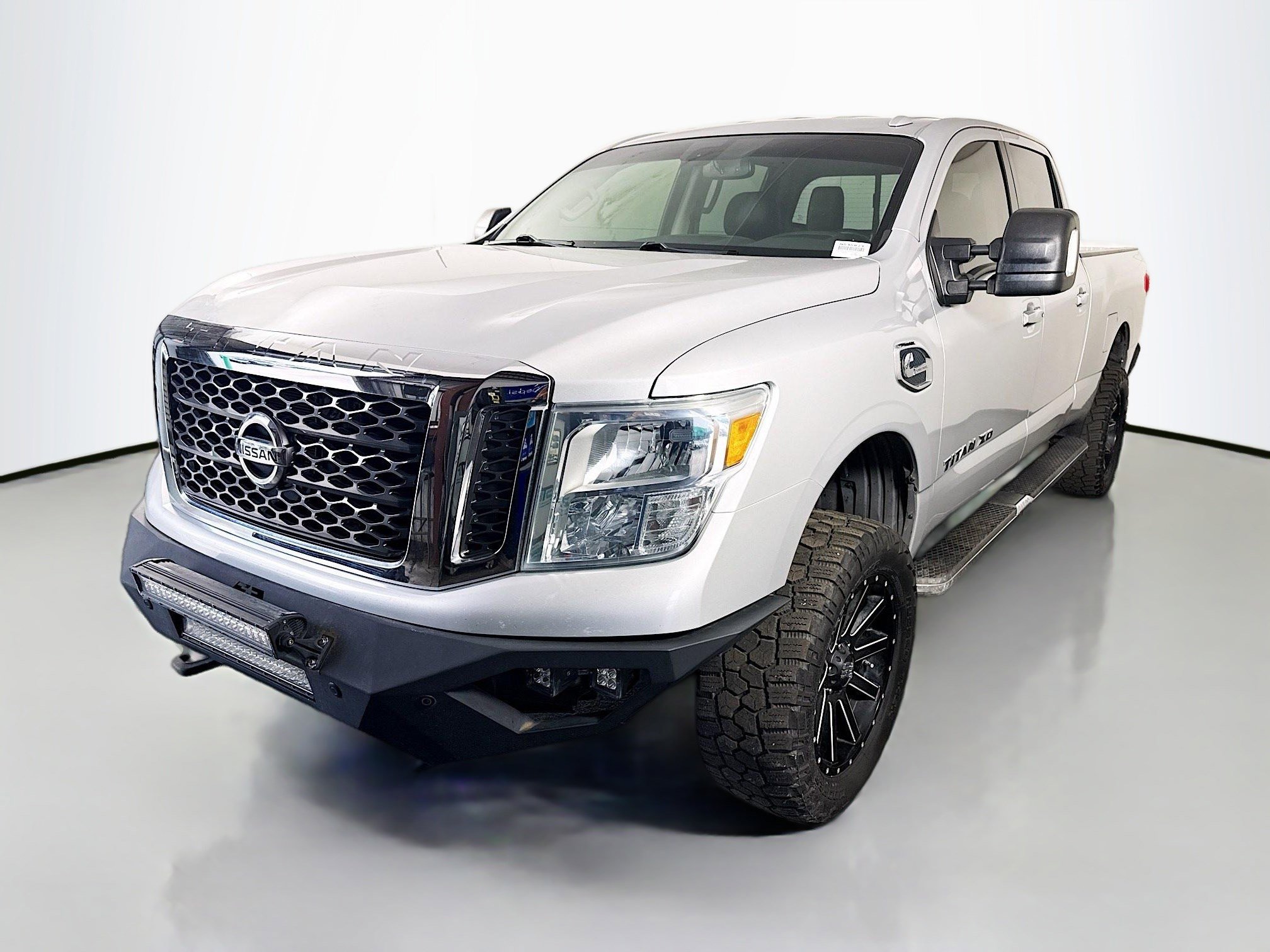 Used 2017 Nissan Titan SV AWD/4WD image 4
