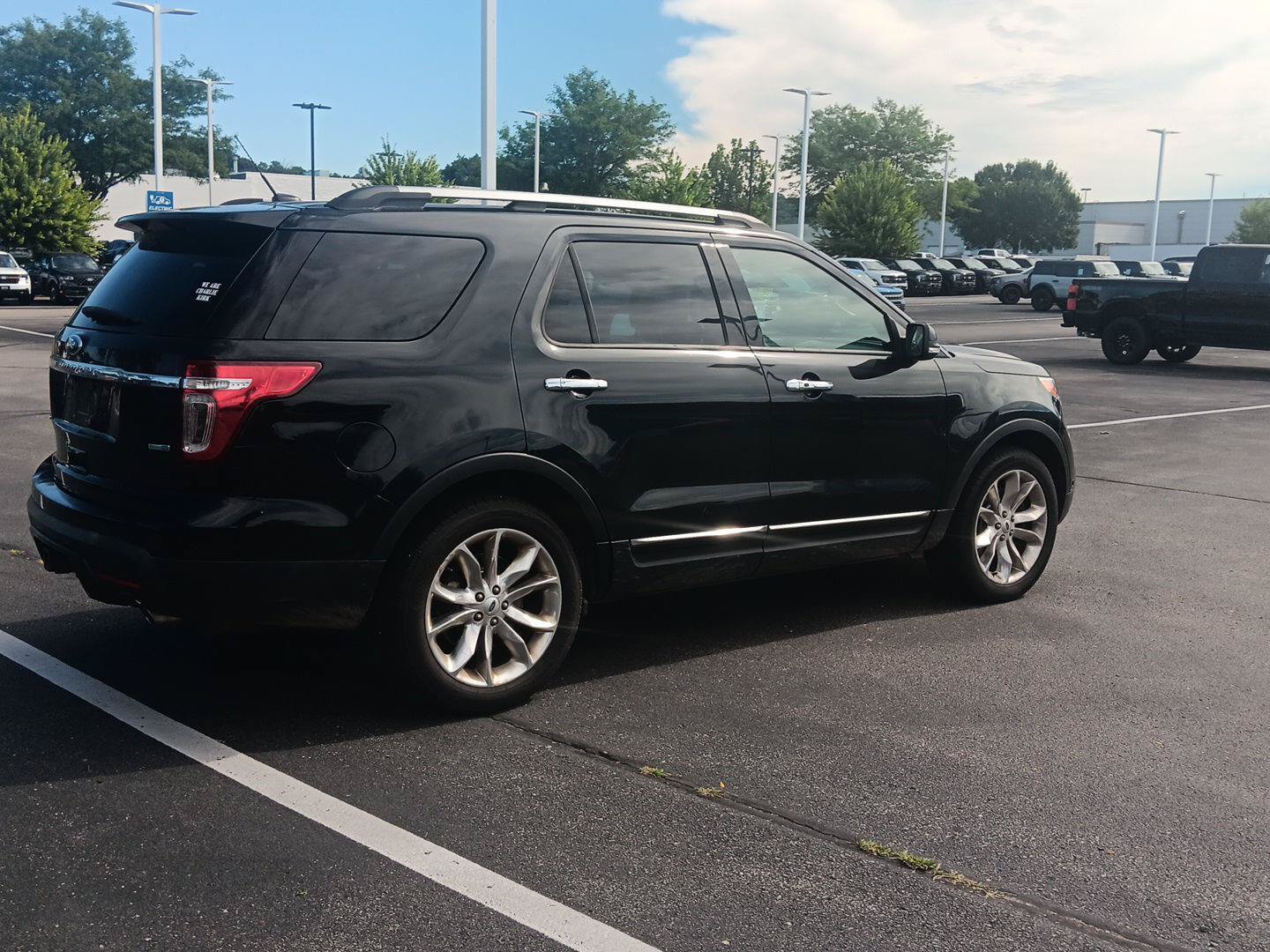 Used 2015 Ford Explorer Limited w/ Equipment Group 302A AWD/4WD image 4