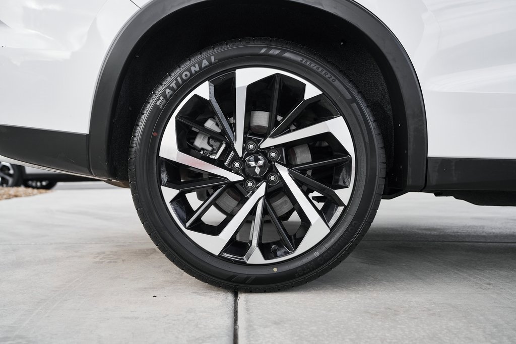 Used 2023 Mitsubishi Outlander SE image 9