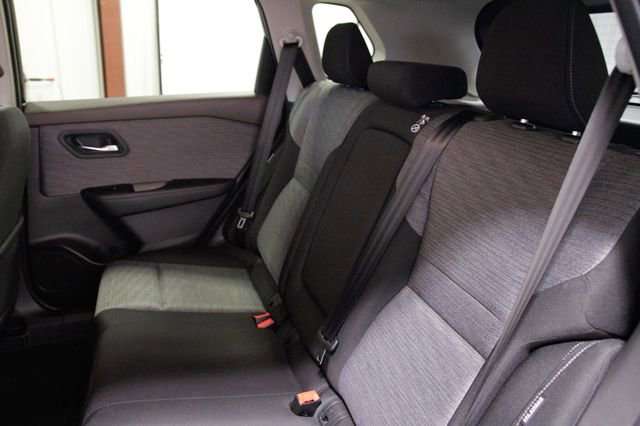 Used 2023 Nissan Rogue SV AWD/4WD image 16