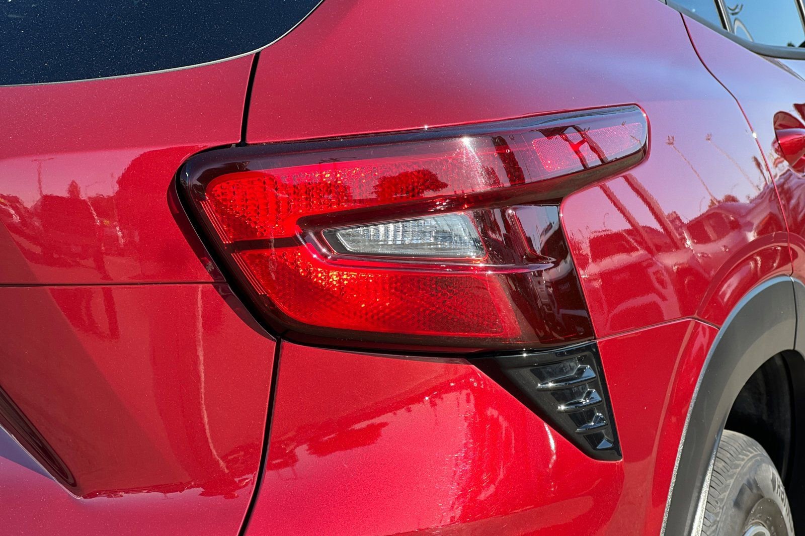 Used 2024 Chevrolet Trax LT w/ LT Convenience Package image 37