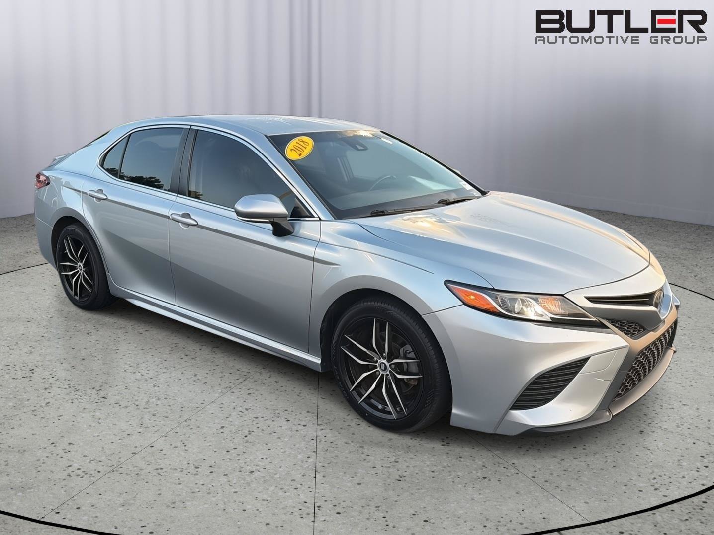 Used 2018 Toyota Camry SE w/ Convenience Package FWD image 8