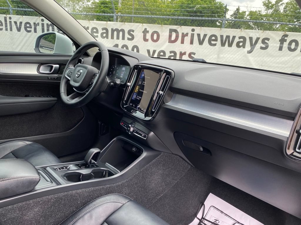 Used 2022 Volvo XC40 T5 Momentum AWD/4WD image 18