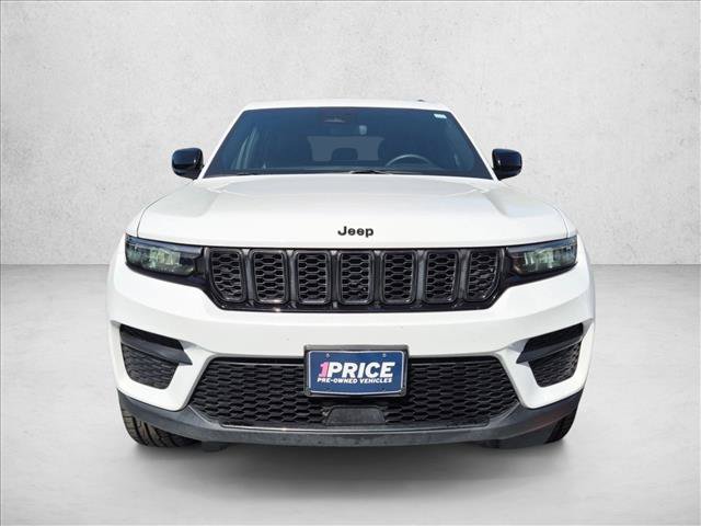 Used 2023 Jeep Grand Cherokee Altitude AWD/4WD image 2