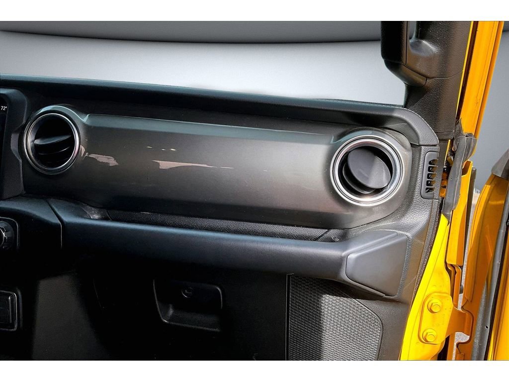 Used 2019 Jeep Wrangler Unlimited Sahara w/ Uconnect 4C Nav & Sound Group image 17