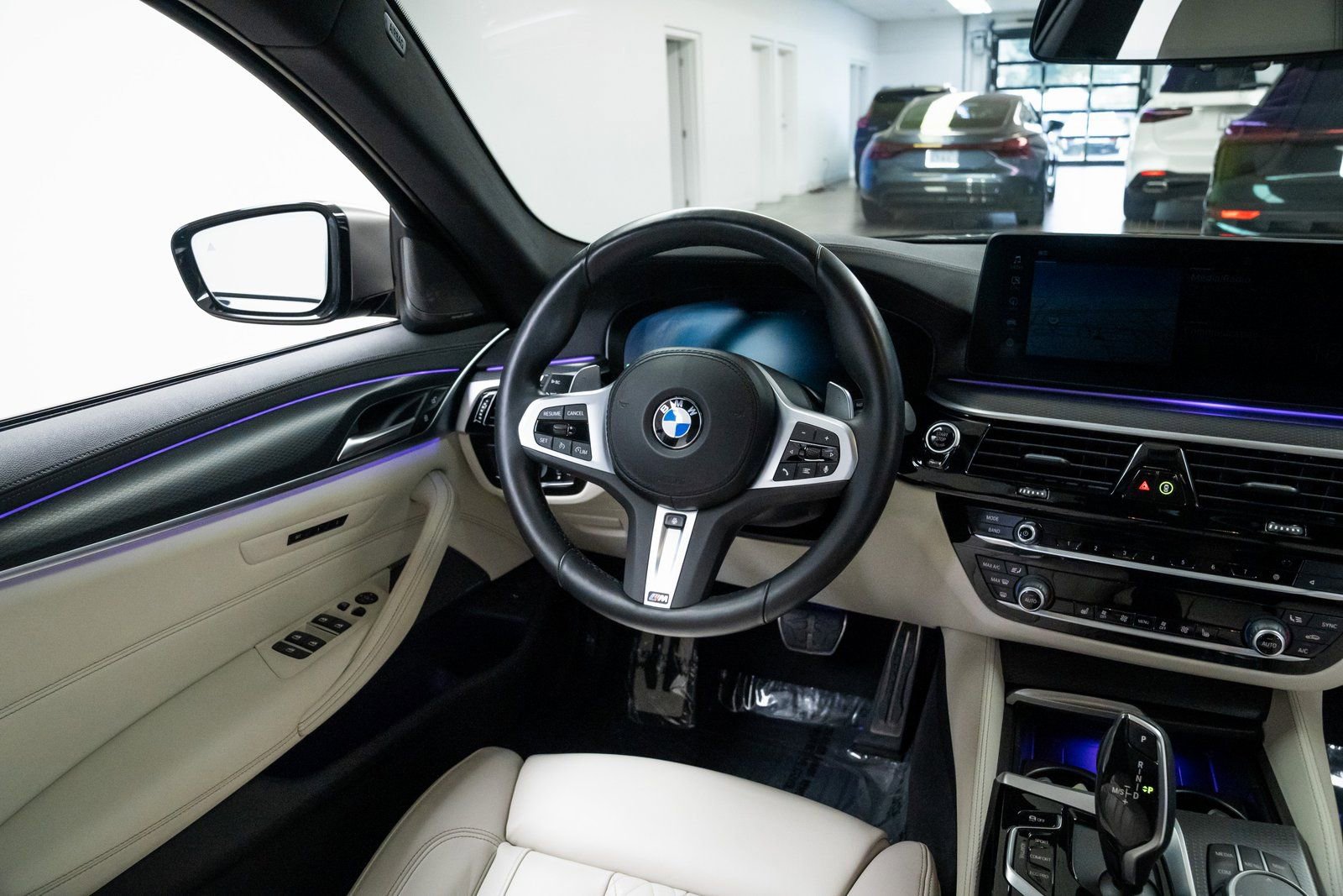 Used 2023 BMW M550i xDrive w/ Parking Assistance Package image 10