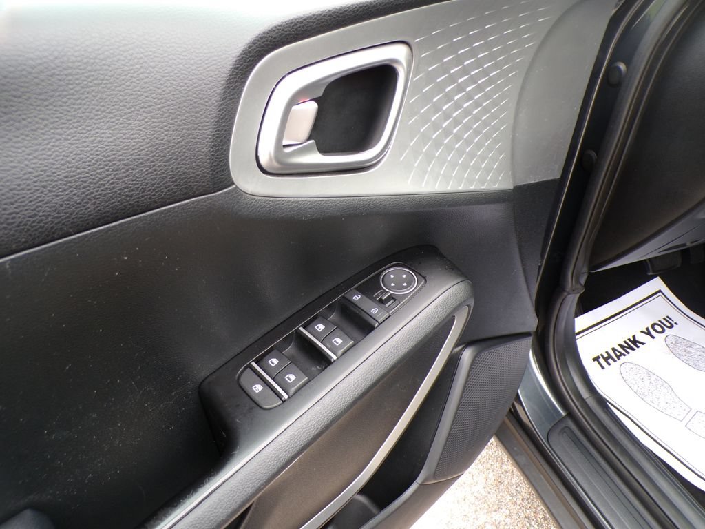 Used 2024 Kia Soul LX w/ Option Group 015 FWD image 19
