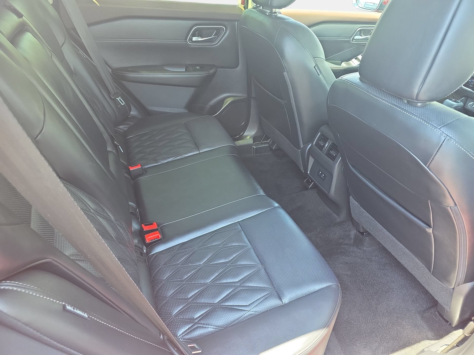Used 2023 Nissan Rogue Platinum FWD image 11