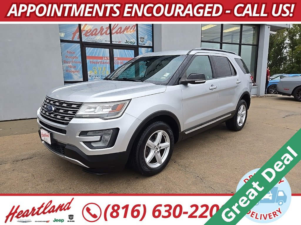 Used 2017 Ford Explorer XLT image 1