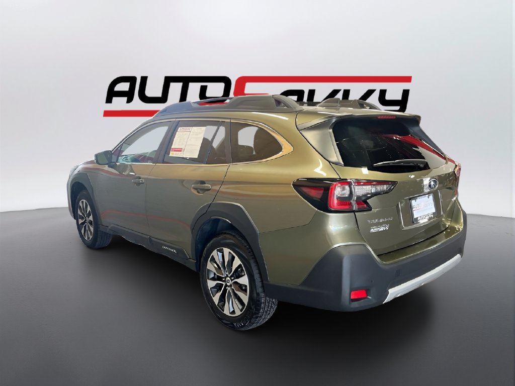 Used 2025 Subaru Outback Limited AWD/4WD image 5