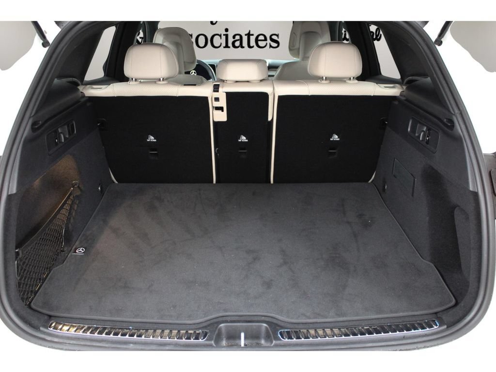 Used 2025 Mercedes-Benz GLC 300 image 30