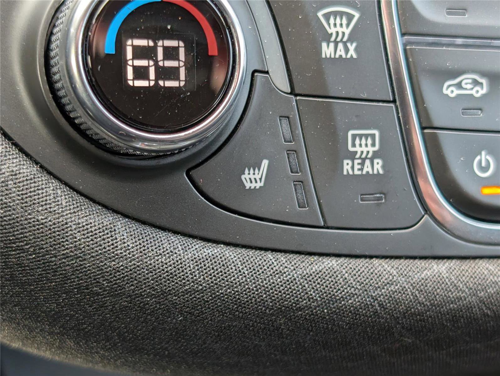 Used 2022 Chevrolet Malibu LT image 25