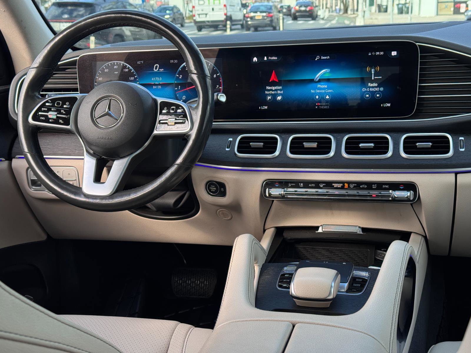 Used 2020 Mercedes-Benz GLE 350 4MATIC w/ Premium Package image 26