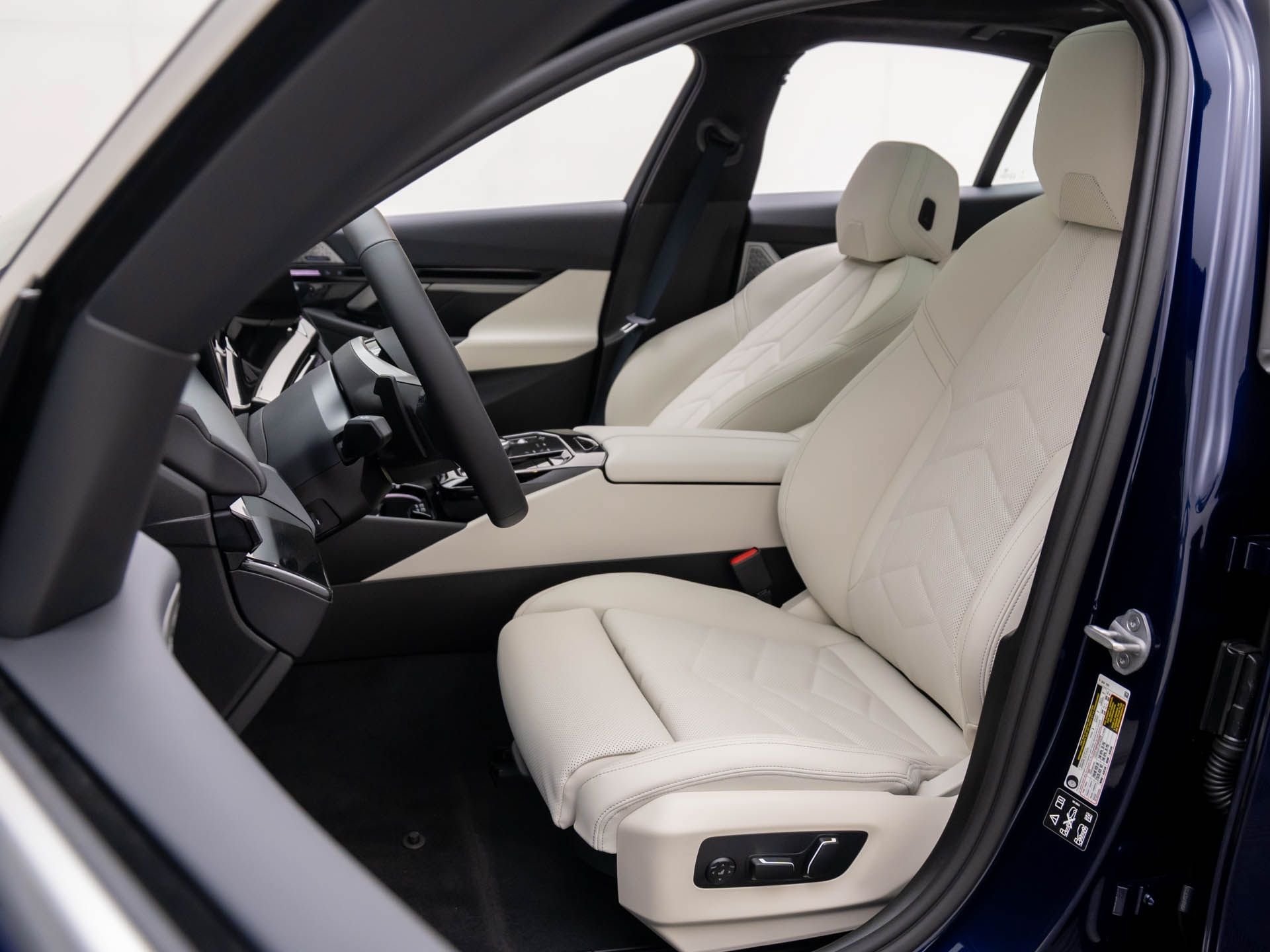 New 2026 BMW 530i xDrive AWD/4WD image 16