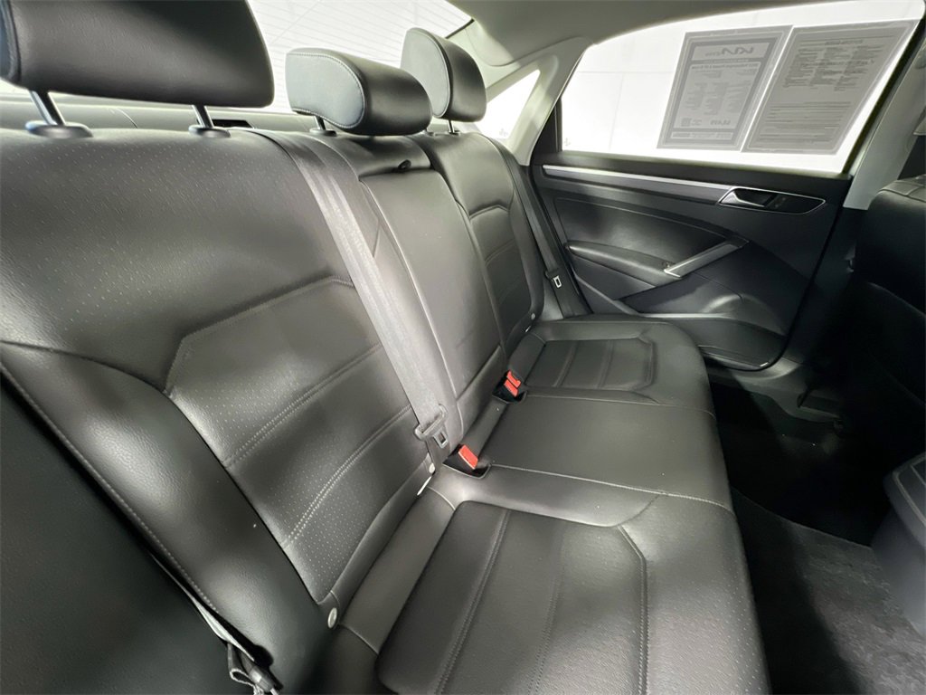 Used 2017 Volkswagen Passat 1.8T R-Line image 24