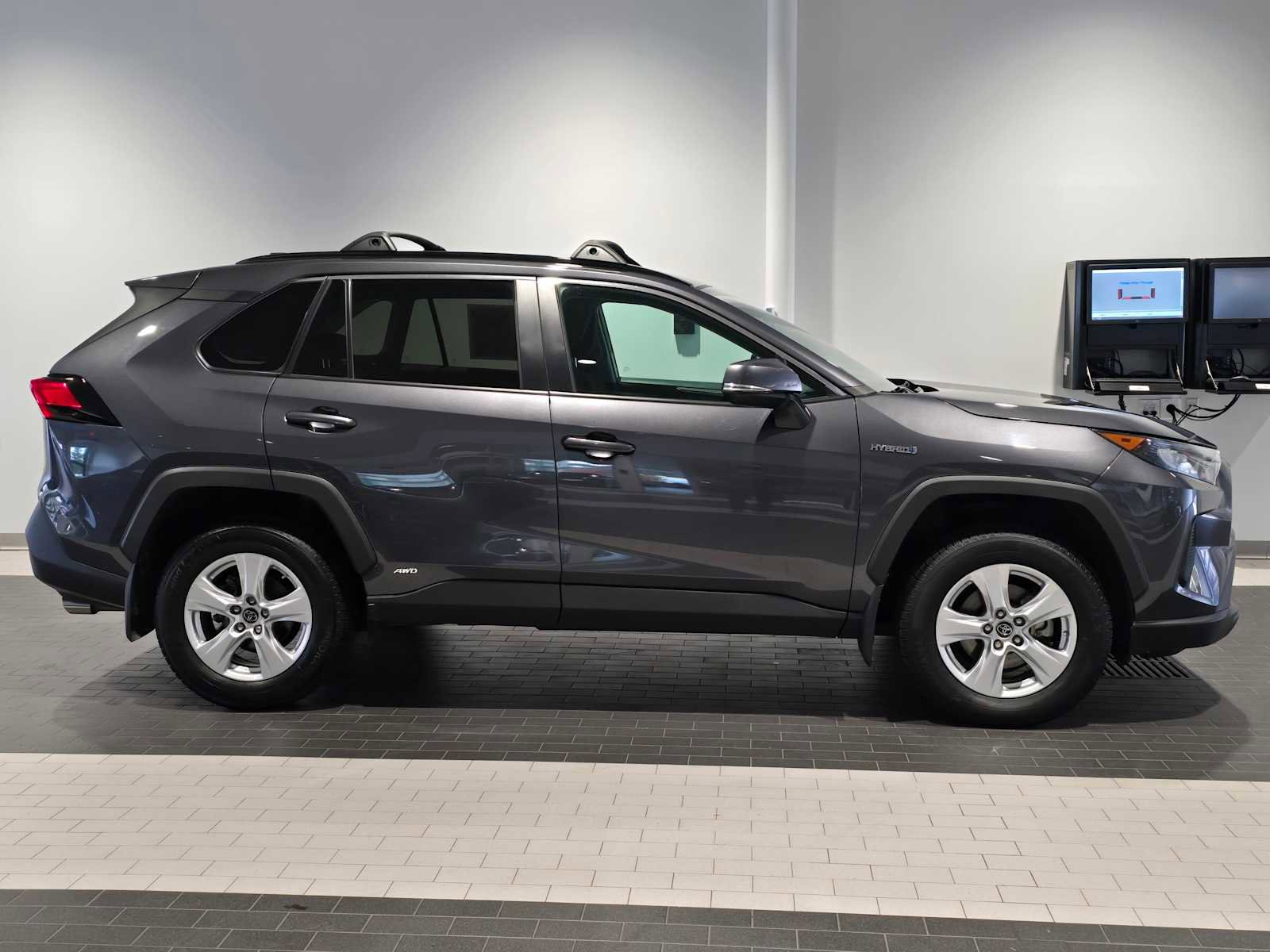 Used 2019 Toyota RAV4 LE image 8