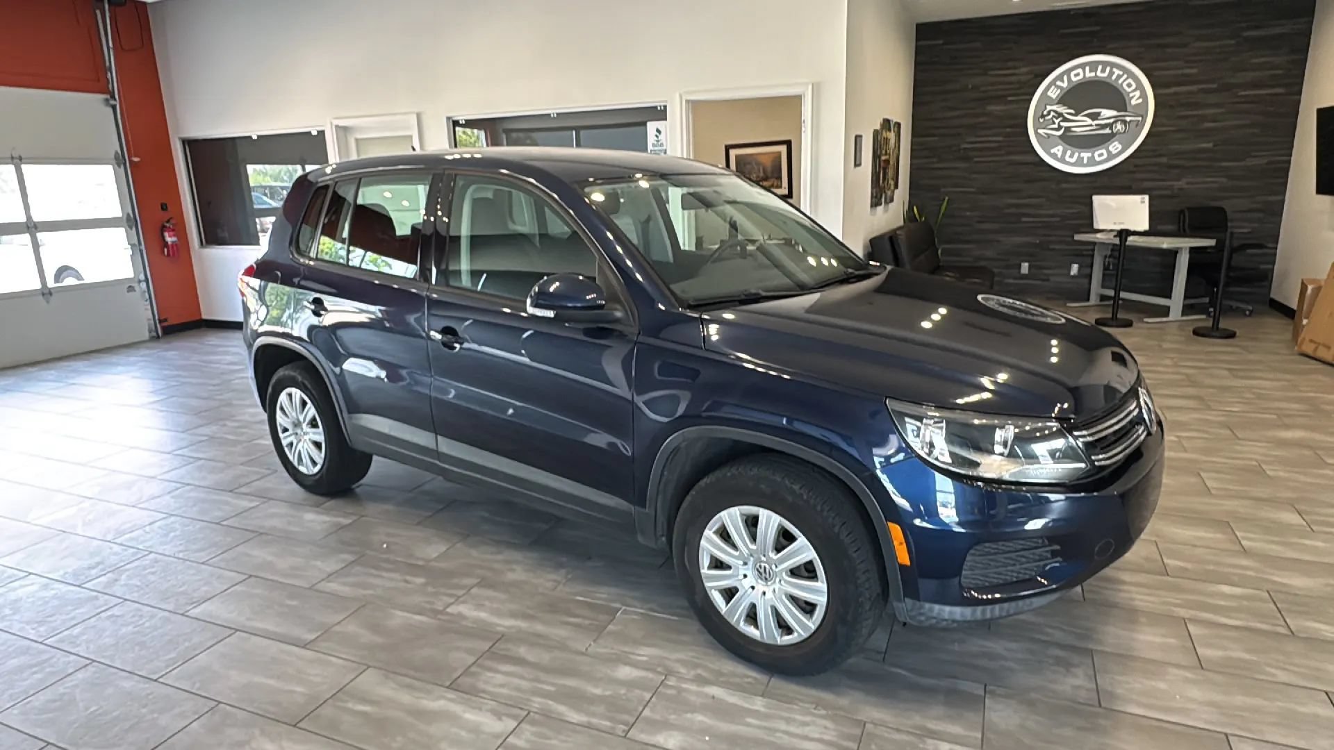 Used 2013 Volkswagen Tiguan S FWD image 4