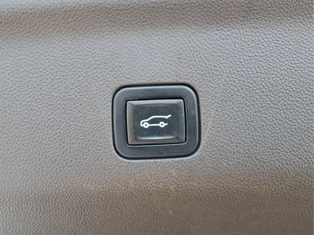 Used 2023 Chevrolet Tahoe Z71 w/ Luxury Package AWD/4WD image 26