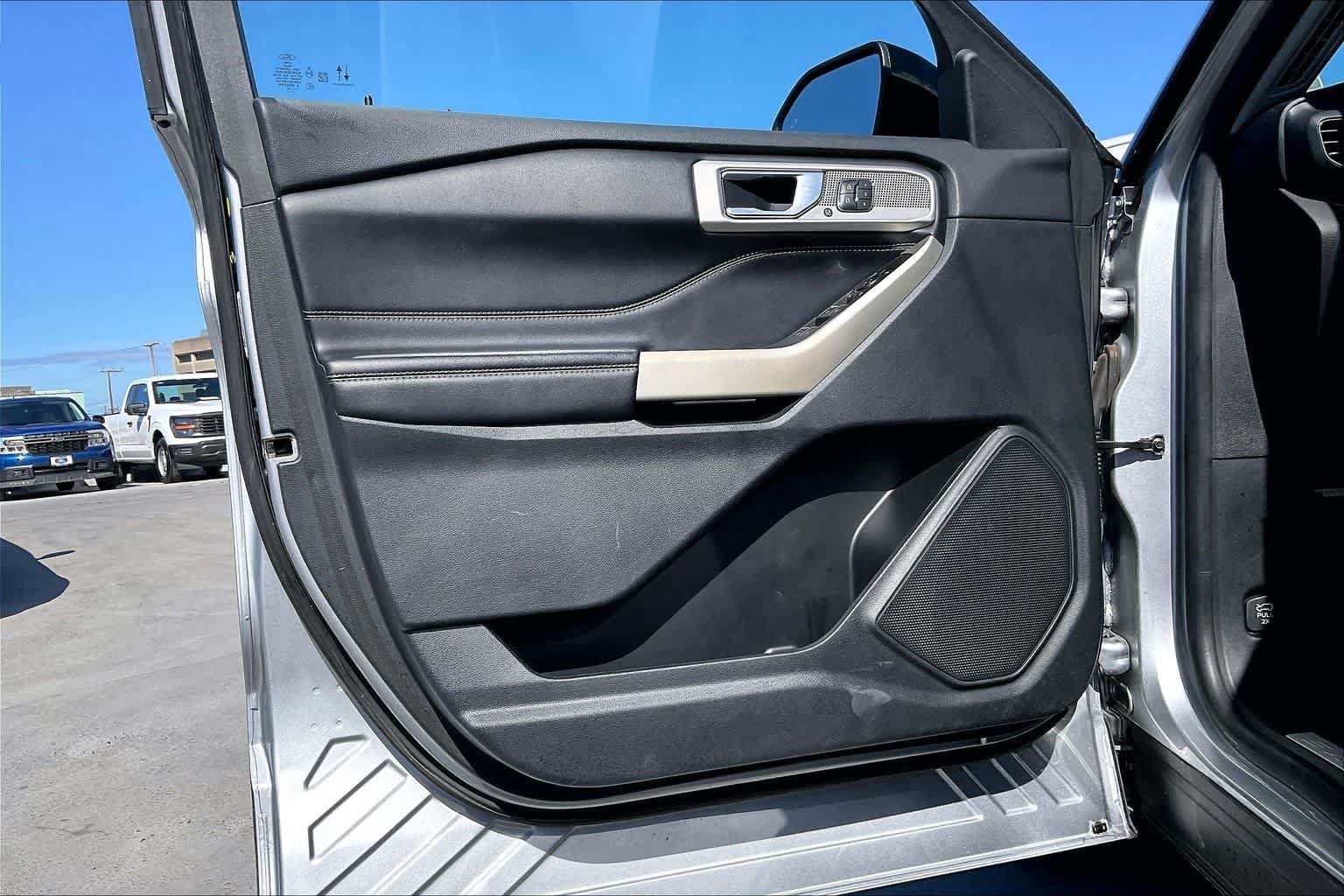 Used 2022 Ford Explorer Limited w/ Equipment Group 301A RWD image 27