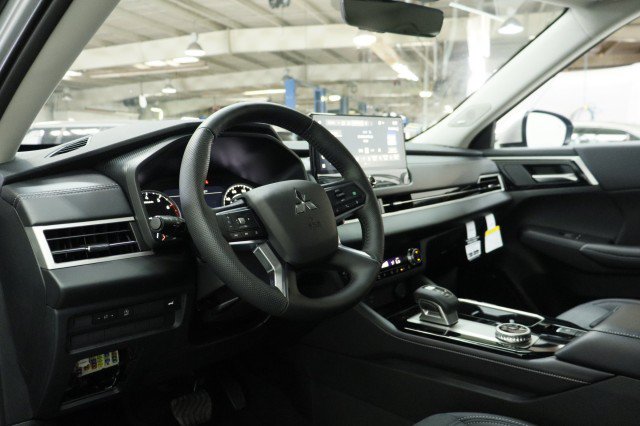 New 2026 Mitsubishi Outlander SE FWD image 5