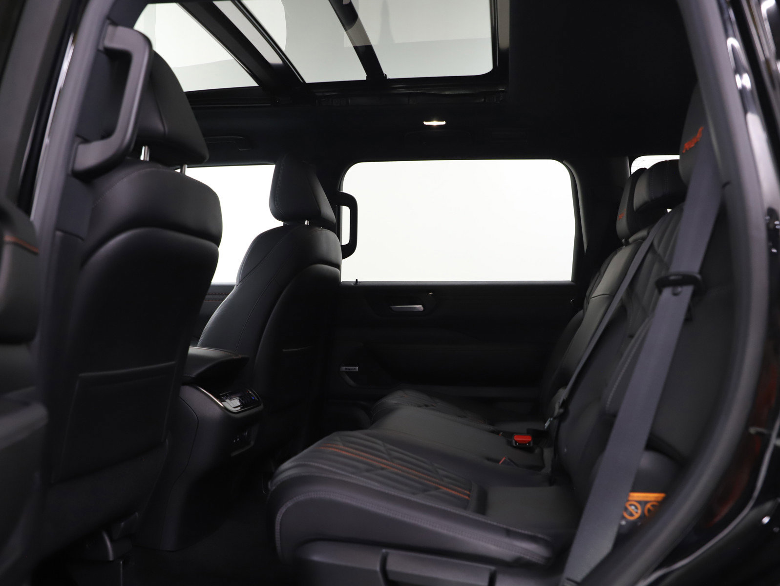 Used 2025 Nissan Armada PRO-4X w/ Pro-4X Premium Package image 21