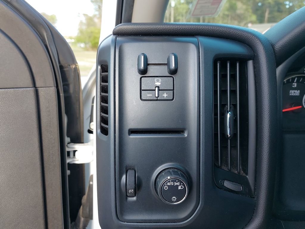 Used 2017 Chevrolet Silverado 1500 Custom w/ Custom Convenience Package image 19