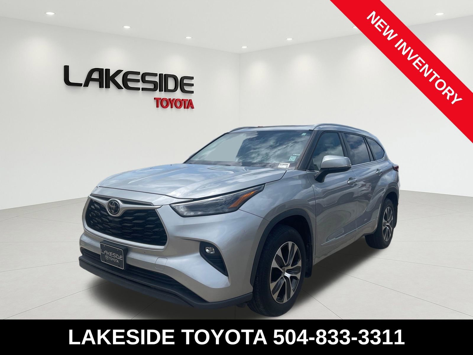Used 2023 Toyota Highlander XLE FWD image 1