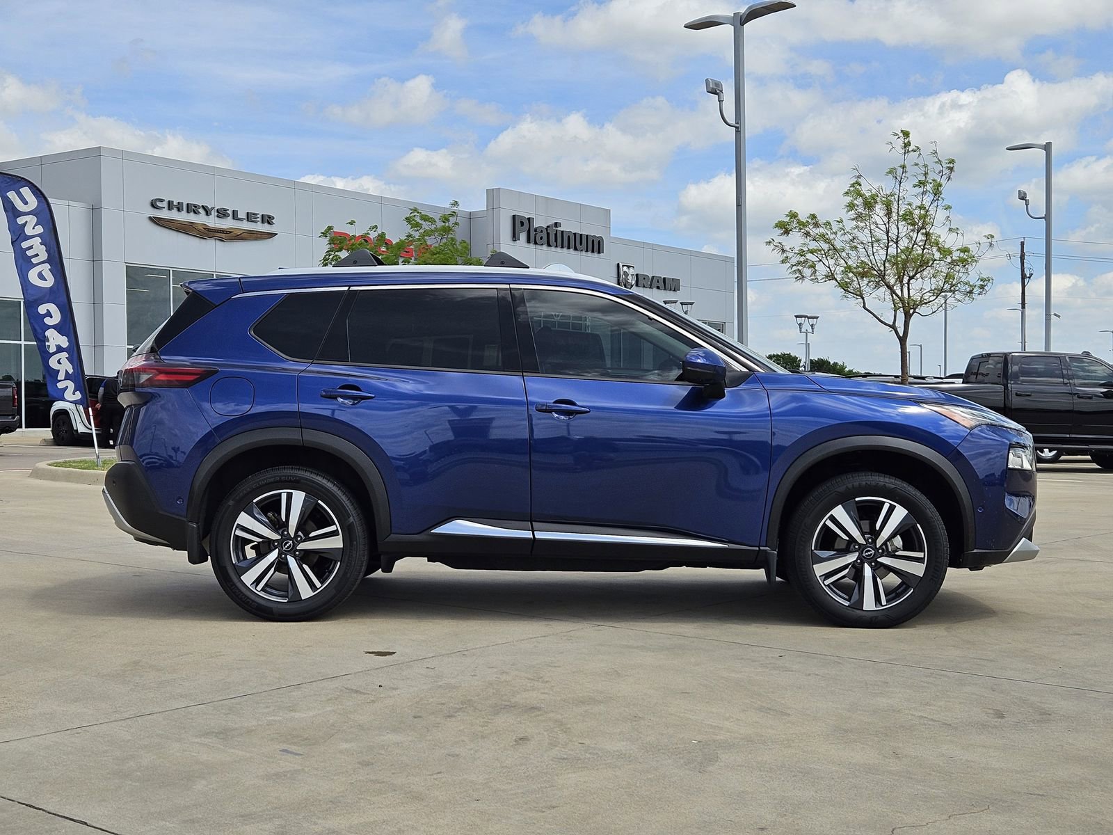 Used 2023 Nissan Rogue Platinum w/ Platinum Premium Package image 7