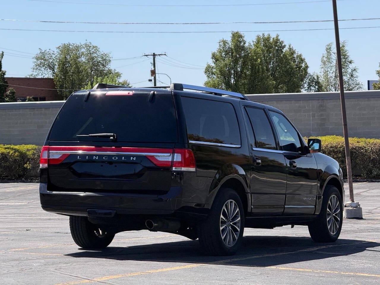 Used 2017 Lincoln Navigator L Select AWD/4WD image 5