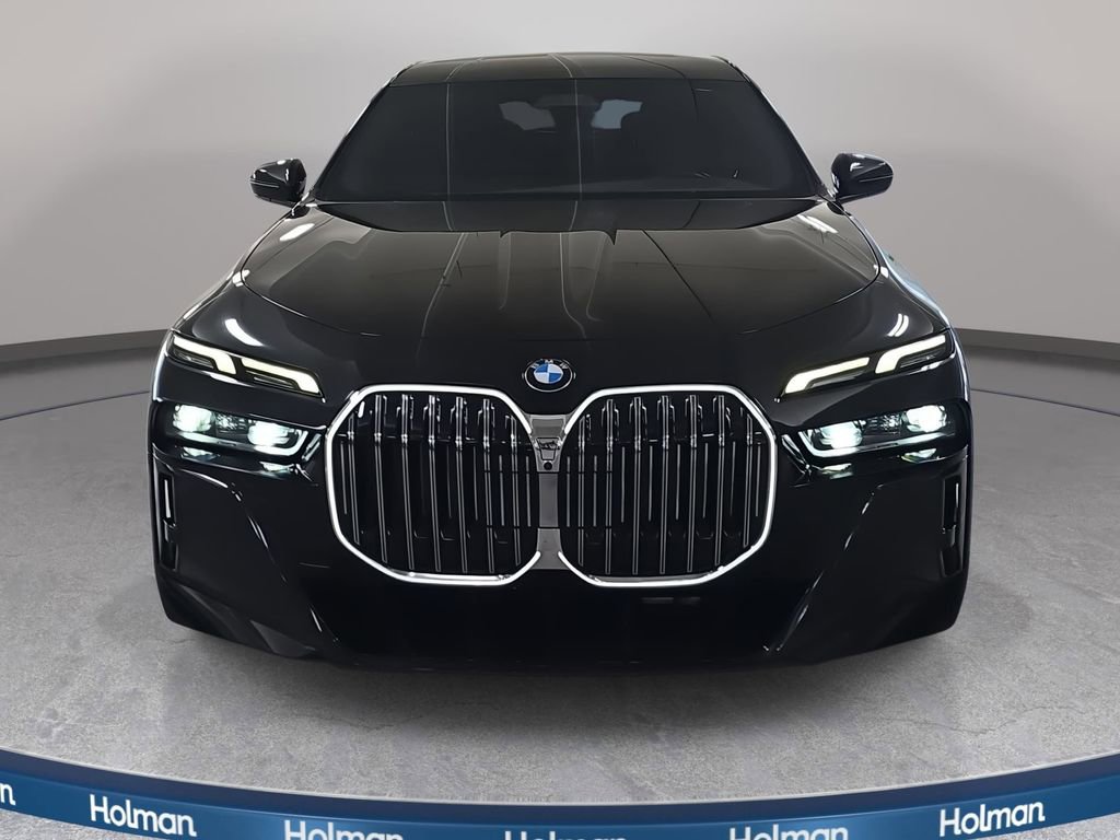 Certified 2023 BMW 760i xDrive image 3