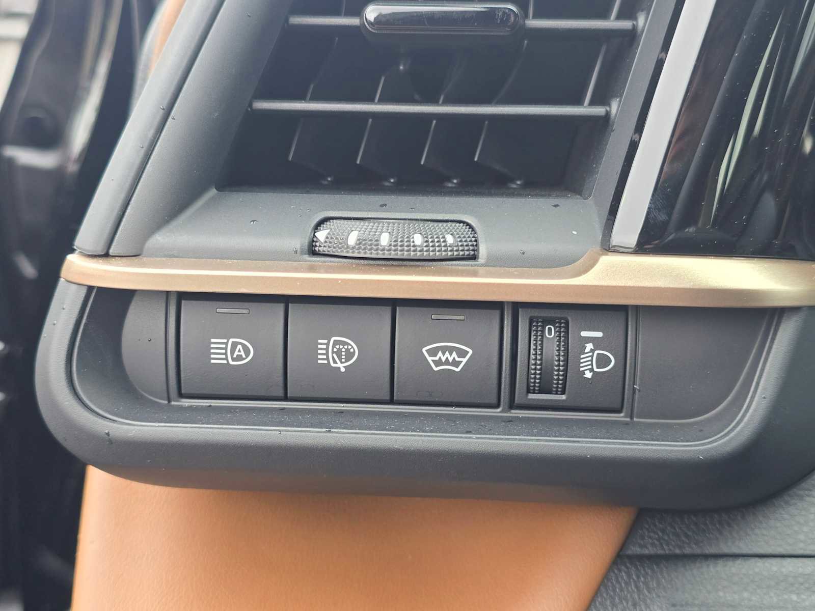 Used 2025 Toyota Crown Signia XLE image 26