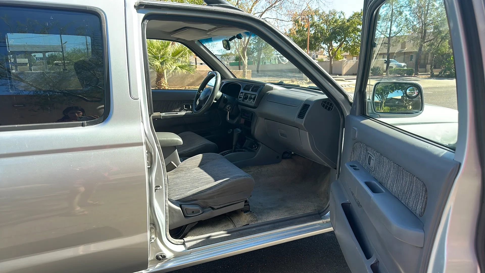 Used 2000 Nissan Frontier XE AWD/4WD image 16