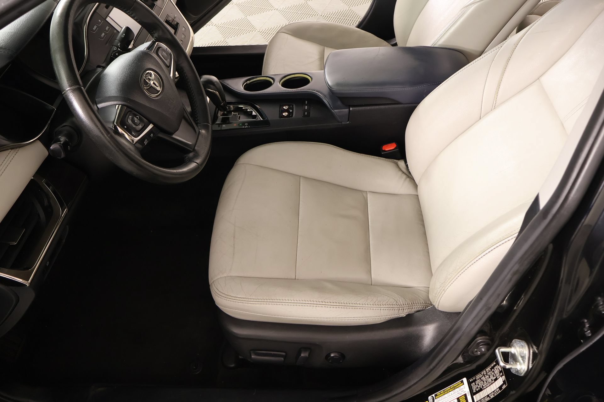 Used 2015 Toyota Avalon XLE FWD image 11