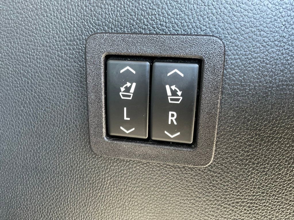 Used 2020 Buick Enclave Premium w/ Surround and Sites Package image 26