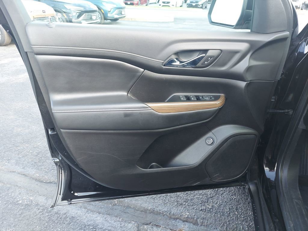 Used 2023 GMC Acadia SLE w/ Driver Convenience Package image 12