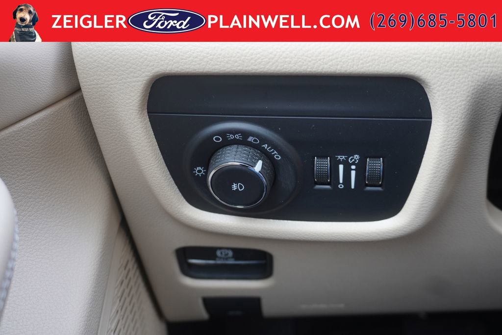 Used 2024 Jeep Grand Cherokee Limited AWD/4WD image 32