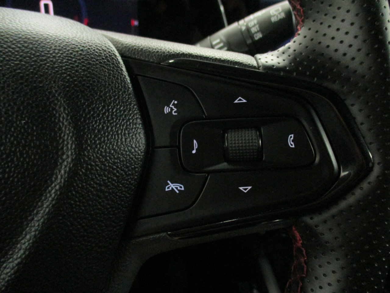 Used 2024 Chevrolet TrailBlazer RS w/ Convenience Package image 23