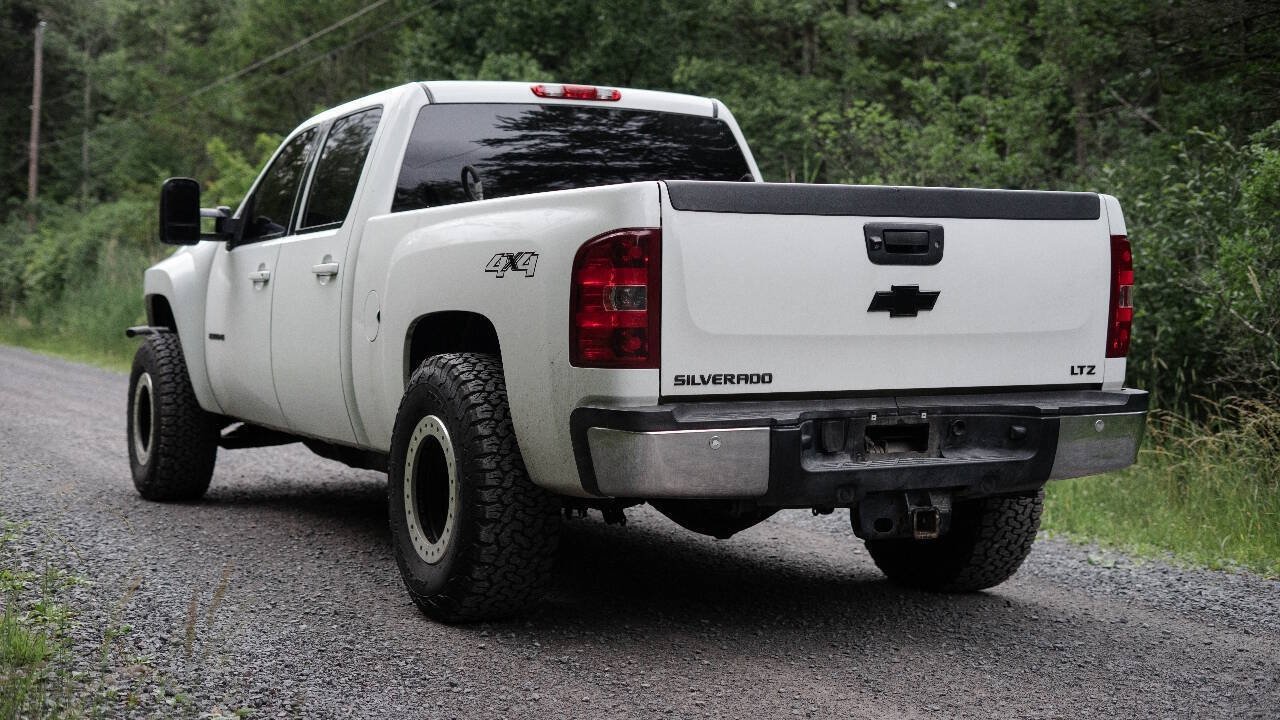 Used 2014 Chevrolet Silverado 2500 LTZ w/ LTZ Plus Package AWD/4WD image 11