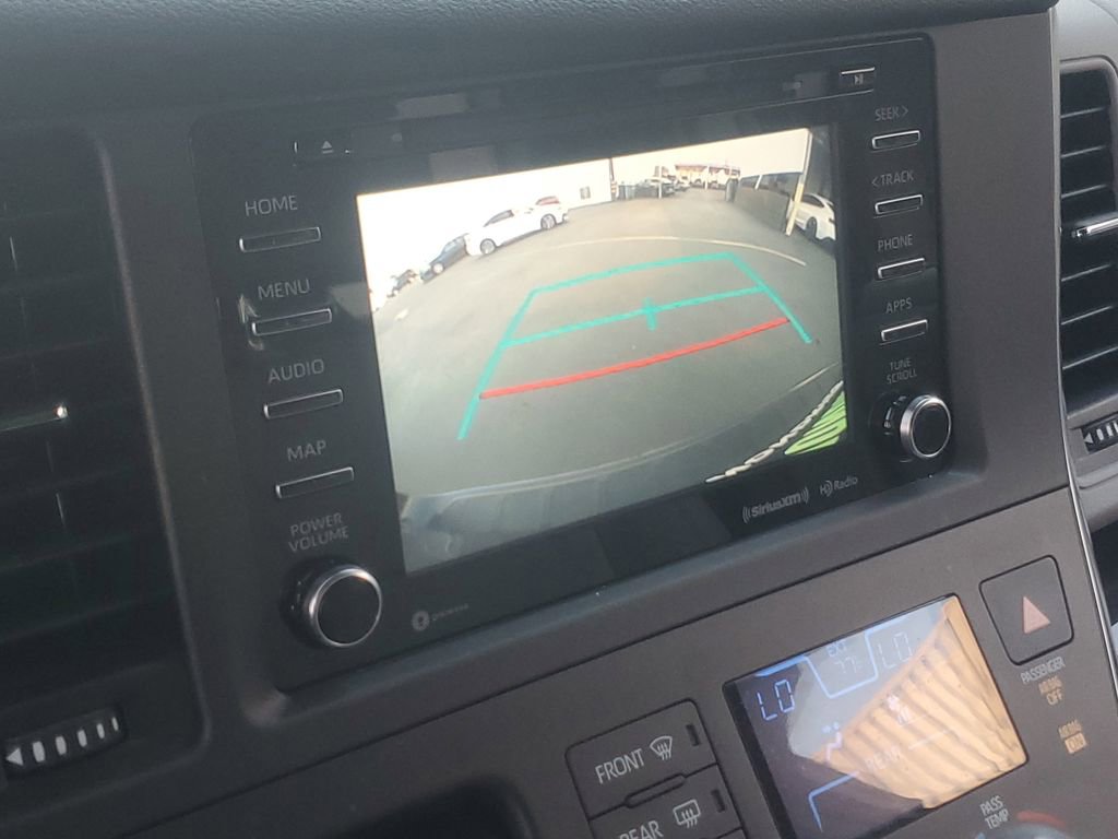 Used 2019 Toyota Sienna XLE image 28