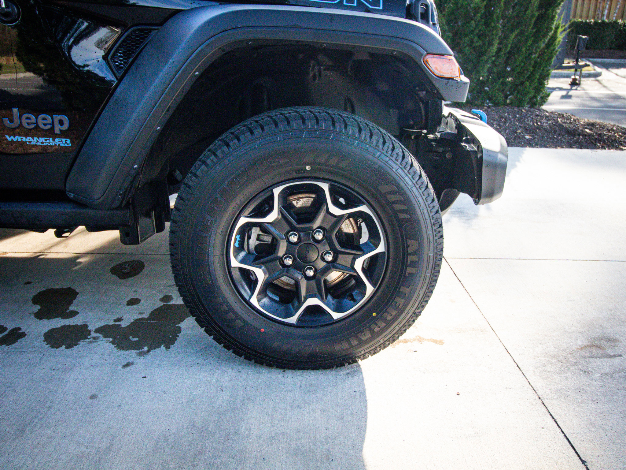 Used 2022 Jeep Wrangler Unlimited Rubicon 4xe w/ Dual Top Group AWD/4WD image 12