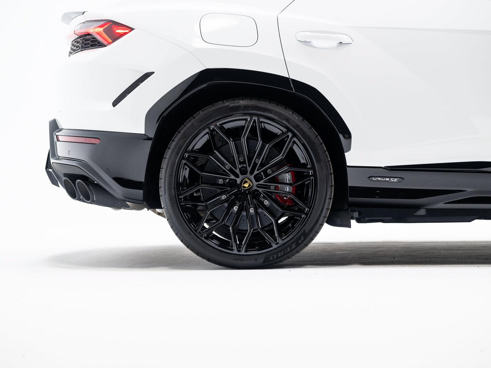 Used 2025 Lamborghini Urus SE AWD/4WD image 11