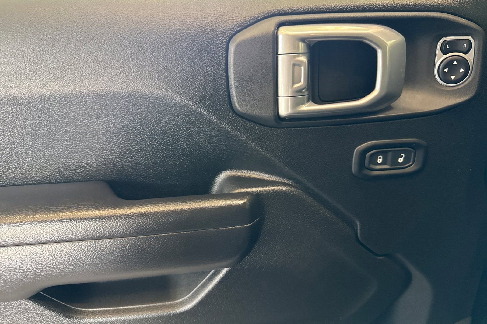 Used 2020 Jeep Wrangler Unlimited Sport image 10