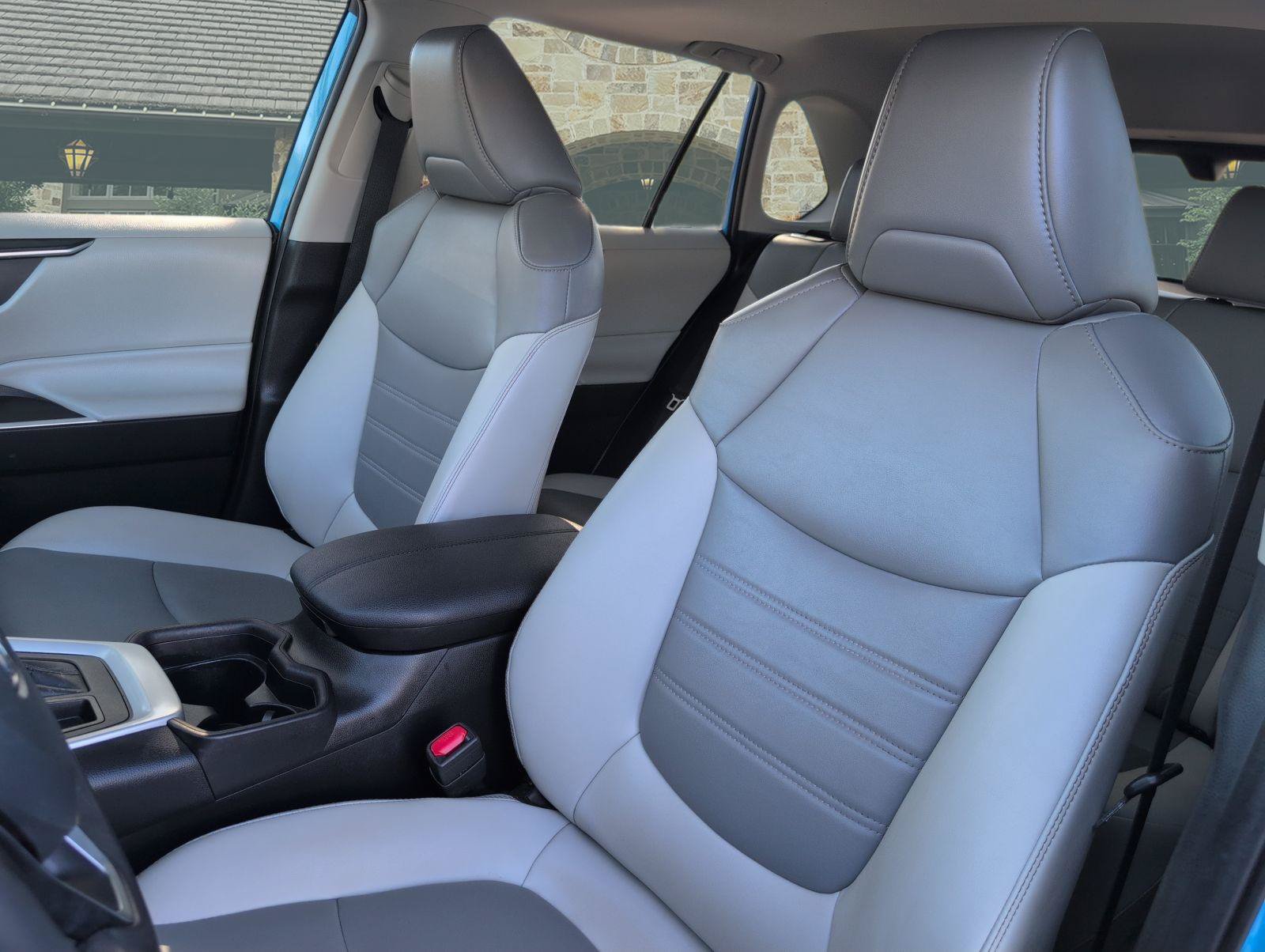 Used 2021 Toyota RAV4 XLE Premium FWD image 5