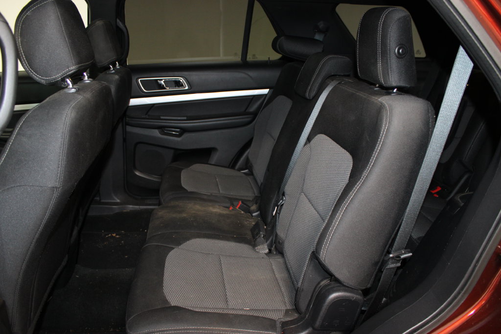 Used 2016 Ford Explorer XLT w/ Equipment Group 201A AWD/4WD image 13
