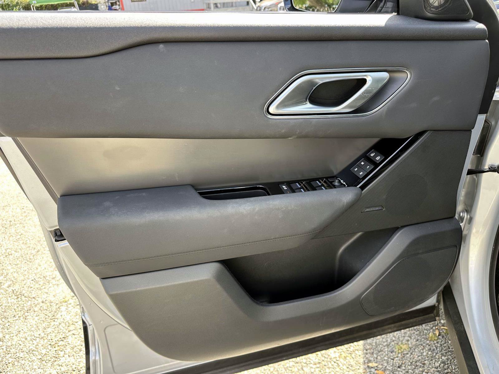 Used 2025 Land Rover Range Rover Velar Dynamic SE AWD/4WD image 19